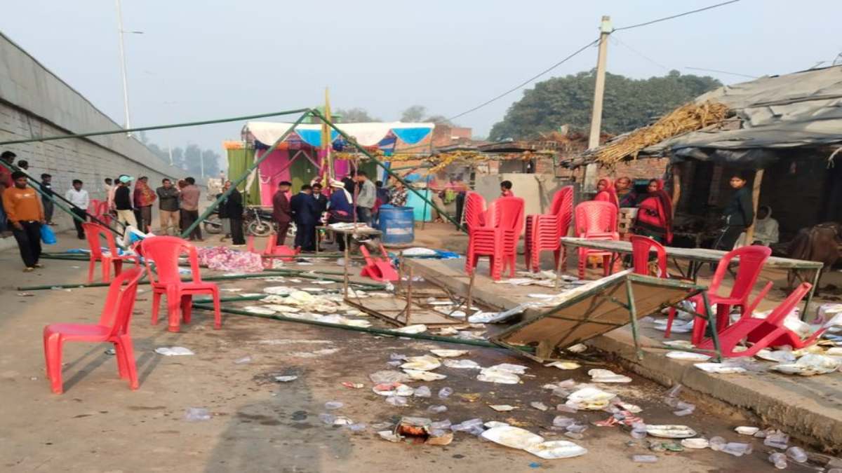शादी में मौत का खेलः आपस में भिड़े बराती-घराती, फिर युवक ने खाना खा रहे बारातियों को ट्रेक्टर से रौंदा, जानिए विवाह में विवाद की वजह…