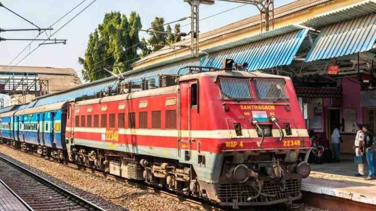 महाकुंभ 2025 : उत्तर रेलवे ने कई ट्रेनों में कोच बढ़ाए, 1 दिसंबर से बढ़े हुए कोच के साथ चलेंगी ट्रेनें