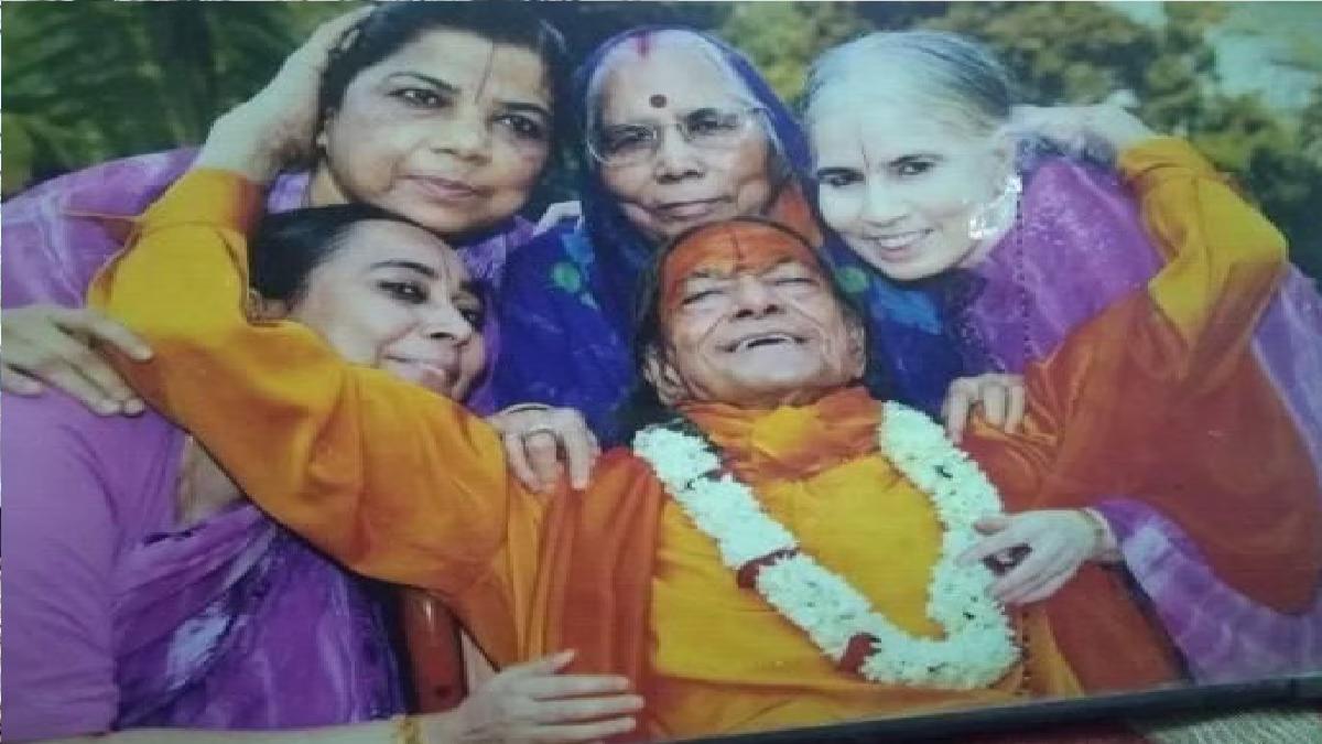 सड़क पर दौड़ा मौत का ट्रकः तेज रफ्तार डंपर ने कार को मारी ठोकर, जगद्गुरु कृपालु जी महाराज की 1 बेटी का निधन, 2 की हालत गंभीर