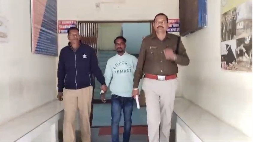 CG News: भारत फाइनेंस कंपनी में करीब 38 लाख का गबन, फरार आरोपी एक साल बाद गिरफ्तार