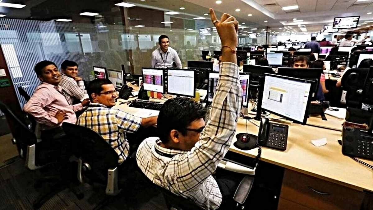 Share Market Update: मझगांव डॉक और कोचीन शिपयार्ड के शेयर्स पर जोरदार उछाल, जानिए क्यों गड़ी बॉयर्स की नजर…