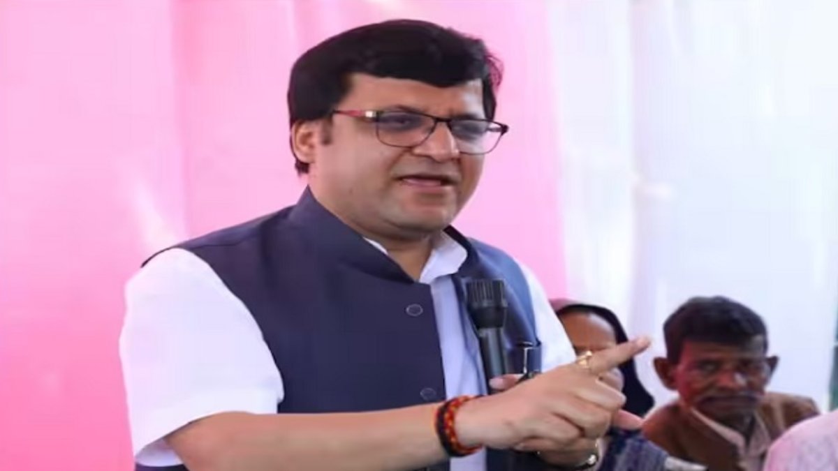 ‘कानून से ऊपर हैं क्या नेता जी’? योगी के मंत्री नितिन अग्रवाल कानून की धज्जियां उड़ाने की कर रहे बात! नेता प्रतिपक्ष के बयान पर दे डाला विवादित बयान
