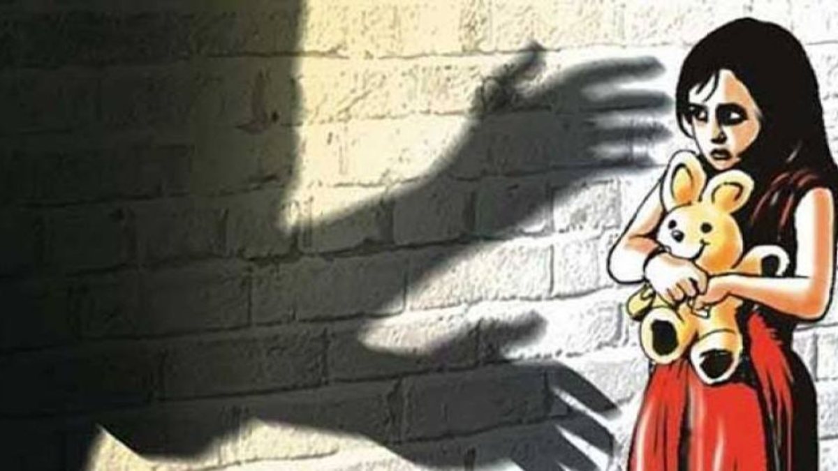 रिटायर्ड अधिकारी पर मासूम से रेप का आरोप, टॉफी देने के बहाने बच्ची को ले गया… फिर किया ये काम