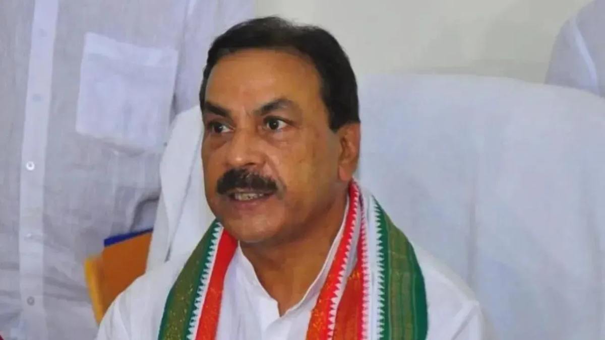 Maharashtra: महाराष्ट्र में हार के बाद EVM पर उठाए सवाल, एमवीए उम्मीदवारों ने की VVPAT जांच की मांग