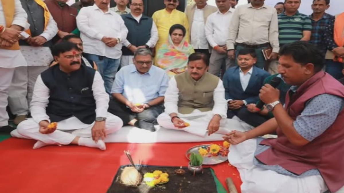 डिप्टी सीएम ने किया विकास कार्यों का भूमिपूजन, कहा- देवास में उद्योग को बढ़ाने के लिए लगातार किए जा रहे कार्य