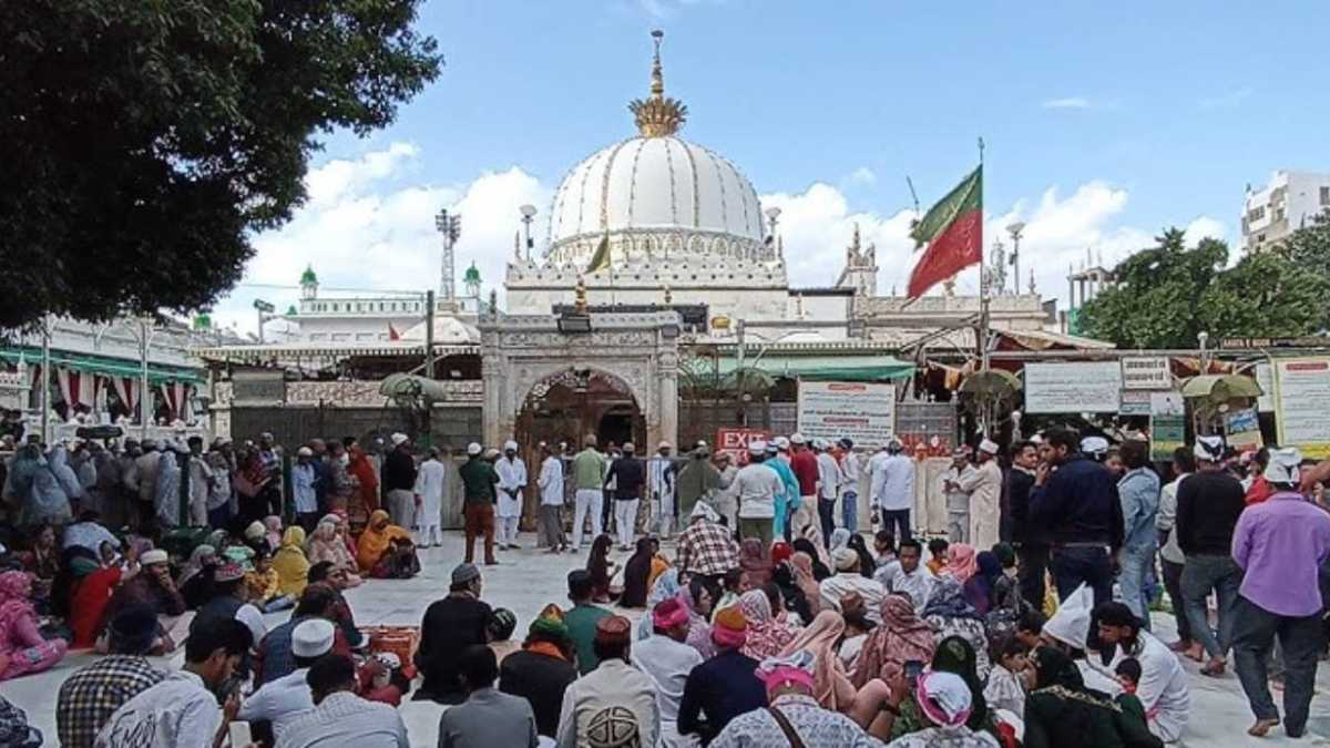 हमारे प्रधानमंत्री खुद अजमेर शरीफ दरगाह में…सपा नेता राम गोपाल ने भाजपा पर बोला हमला, कहा- सत्ता में बने रहने के लिए…