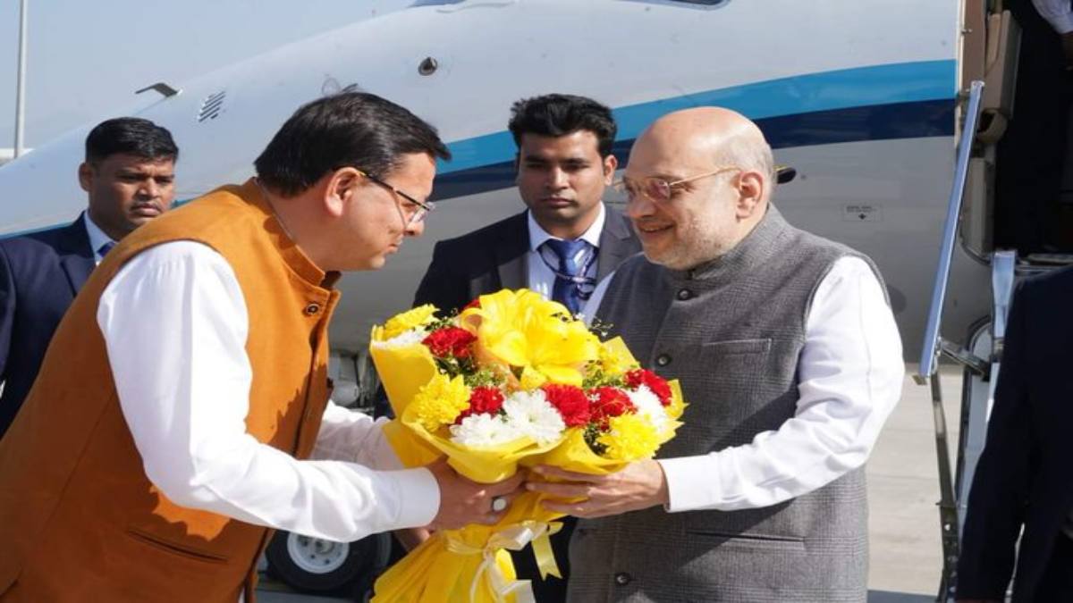 देवभूमि पहुंचे गृह मंत्री अमित शाह: CM धामी ने एयरपोर्ट पर किया स्वागत, LBS अकादमी में प्रशिक्षु IAS से करेंगे संवाद…