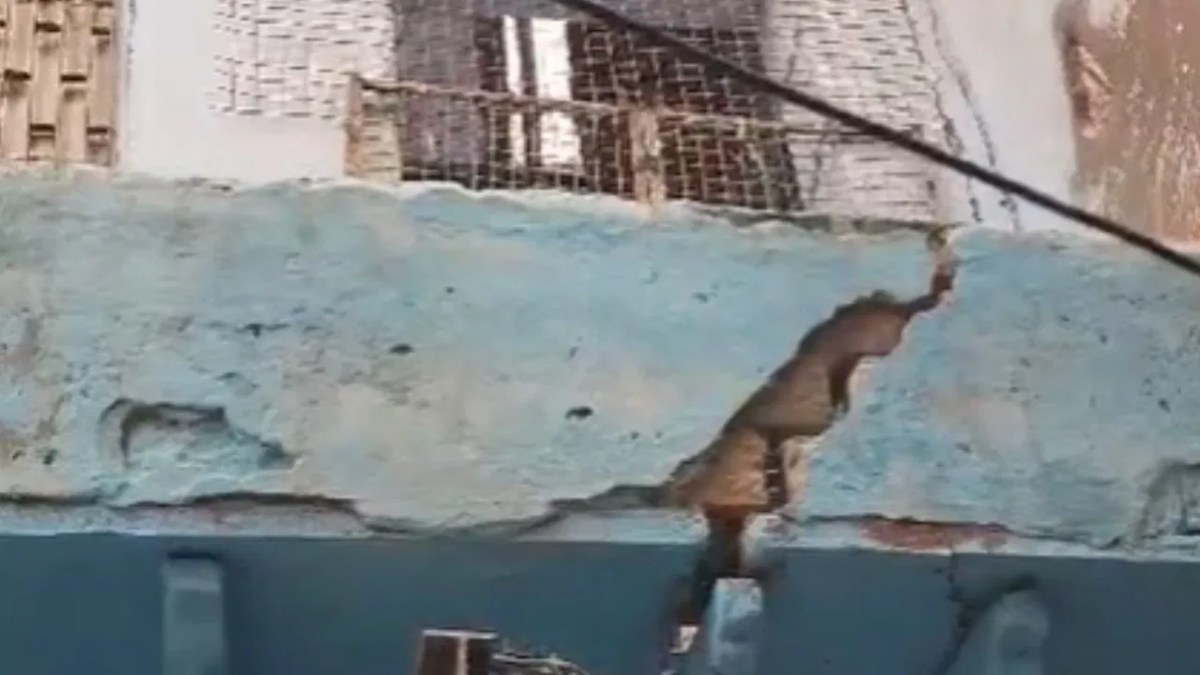 विकास के नाम पर विस्फोट ? मेट्रो रेल परियोजना के तहत बनाया जा रहा अंडरग्राउंड टनल, 1700 मकानों में आईं दरारें, कई को मकान खाली करने का नोटिस