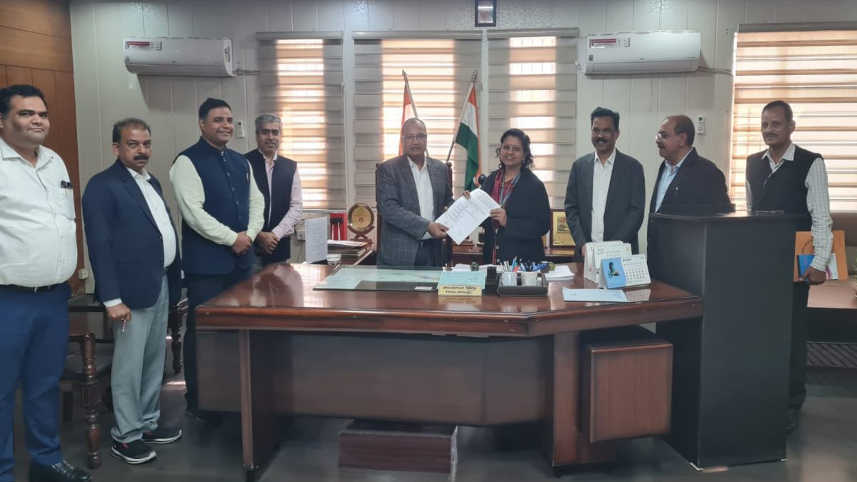 पंतनगर एयरपोर्ट विस्तारीकरण में आई गति, उत्तराखंड सरकार ने अथॉरिटी को दिया 524.70 एकड़ जमीन का कब्जा