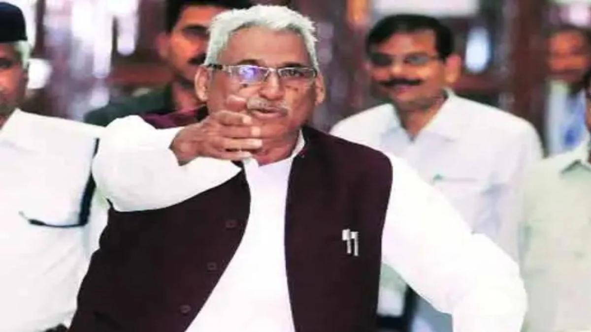 केशव प्रसाद मौर्य की…संभल जाने से रोकने से भड़के नेता प्रतिपक्ष माता प्रसाद पांडे, सरकार को खरी-खोटी सुनाते हुए दिया बड़ा बयान