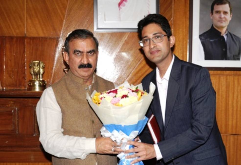 सरकारी वाहन में राहुल गांधी के खिलाफ डिबेट सुन रहा था यात्री, ऊपर तक पहुंची शिकायत, जानिए क्या है पूरा मामला