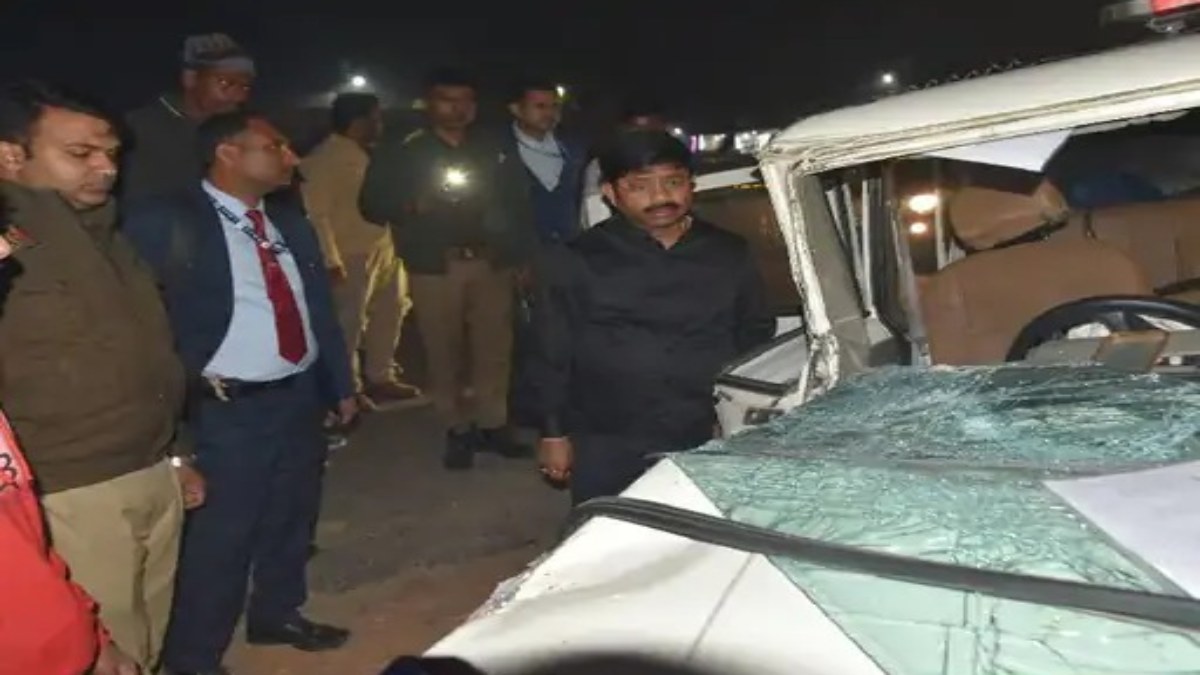 BREAKING : मंत्री नंदी के फ्लीट की कार दुर्घटनाग्रस्त, ट्रैक्टर से हुई भिड़ंत, 4 घायल