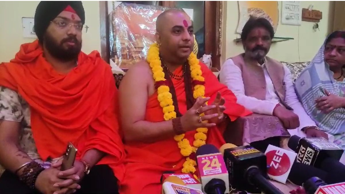 जूना अखाड़ा के महामंडलेश्वर नवल गिरी का बड़ा बयानः हिंदुओं अब जाग जाओ और जनसंख्या बढ़ाओ, संभल विवाद पर बोले- इस तरह के हमले बर्दाश्त नहीं, बड़ा सवाल- शांतिपूर्वक सर्वे में अशांति किसने फैलाई