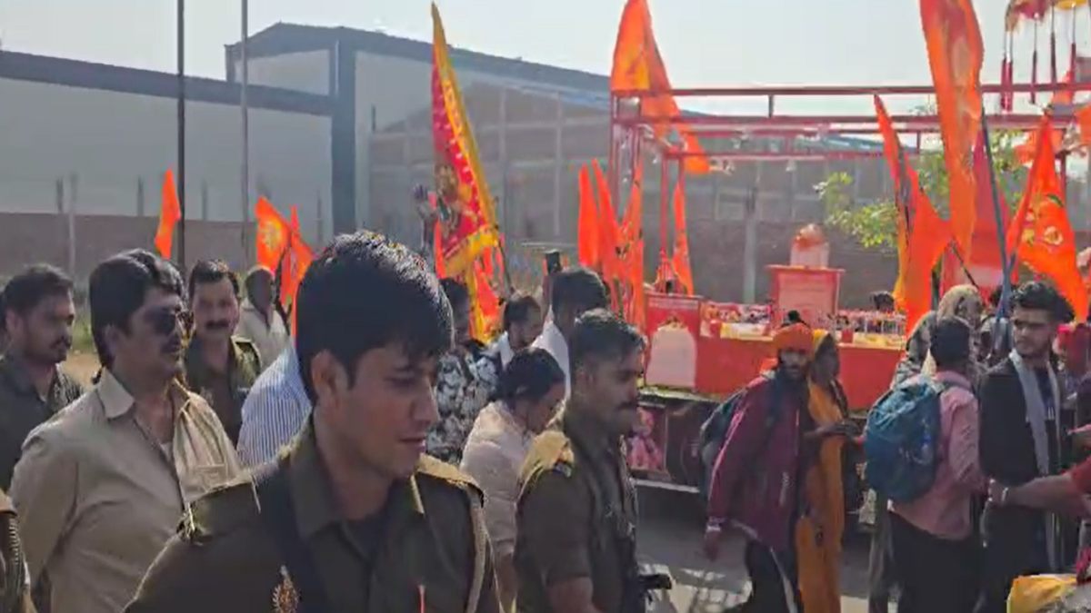 हिंदू एकता पदयात्रा का आठवां दिनः यूपी के विधायक राजा भैया भी हुए शामिल, बोले- सब कुछ बदलना मुश्किल लेकिन यह एक अच्छी शुरुआत
