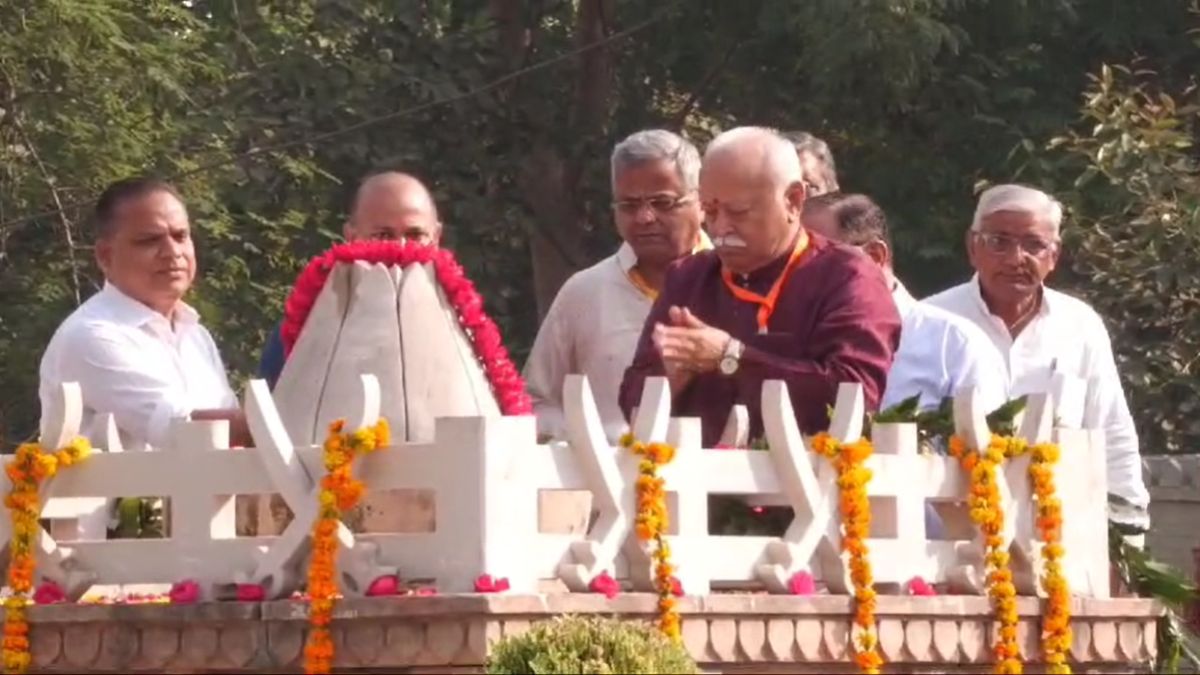 RSS प्रमुख मोहन भागवत रानी लक्ष्मीबाई समाधि स्थल पहुंचेः पुष्पांजलि देकर किया वीरांगना को नमन