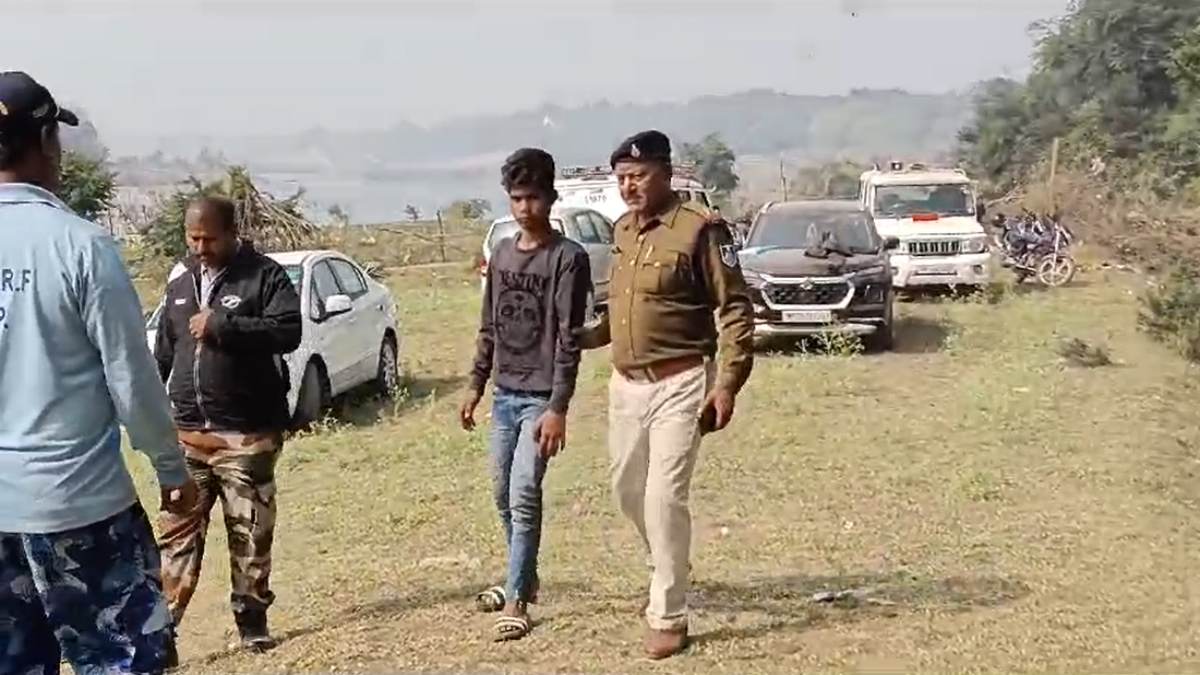 अनोखी और हैरान कर देने वाली चोरी का खुलासाः चोरी के माल नर्मदा कुंड में करते थे विसर्जित, लाखों के जेवर बरामद