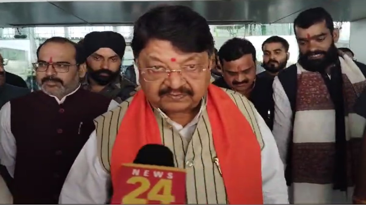 धीरेंद्र शास्त्री की ‘हिंदू एकता पदयात्रा’: यात्रा में शामिल होने खजुराहो पहुंचे मंत्री कैलाश विजयवर्गीय, WWE चैंपियन दी ग्रेट खली पहले ही पहुंच चुके