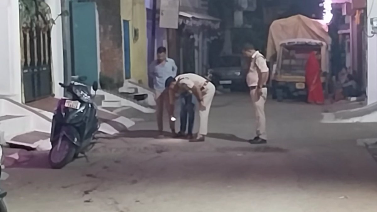 हत्या से फैली सनसनीः जुआ फड़ का विरोध करने पर पांच बदमाशों ने चाकूओं से गोदकर उतारा मौत के घाट