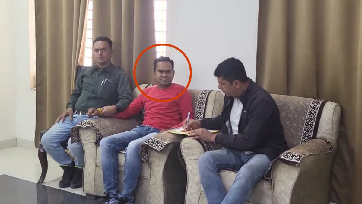 तहसील कार्यालय का क्लर्क निकला घूसखोरः लोकायुक्त  ने रिश्वत की दूसरी किस्त 3500 लेते किया गिरफ्तार, 10 हजार ले चुका था पहले