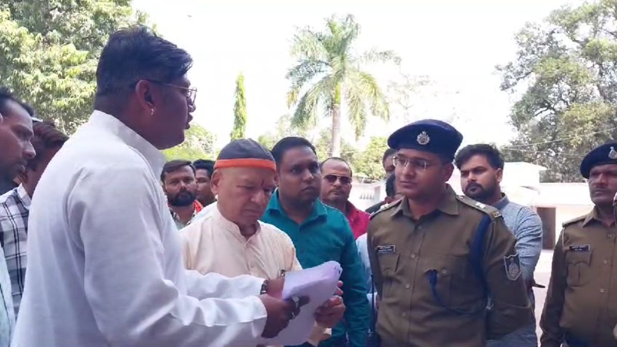 हिंदू धर्म सेना की चेतावनीः शैक्षणिक संस्थानों में लव जिहाद हुआ तो बुलडोजर से गिराएंगे बिल्डिंग