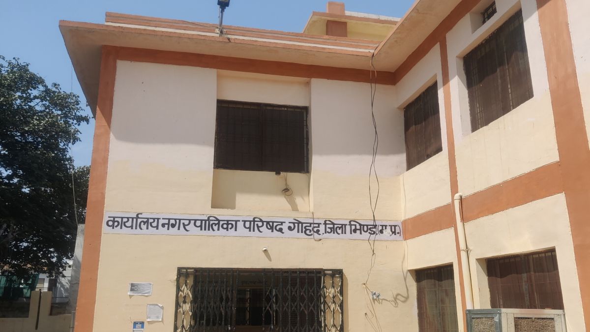 पालिका अध्यक्ष के खिलाफ सोशल मीडिया पर टिप्पणी: पार्षदों के विरोध के बाद मामला दर्ज, हिरासत में आरोपी