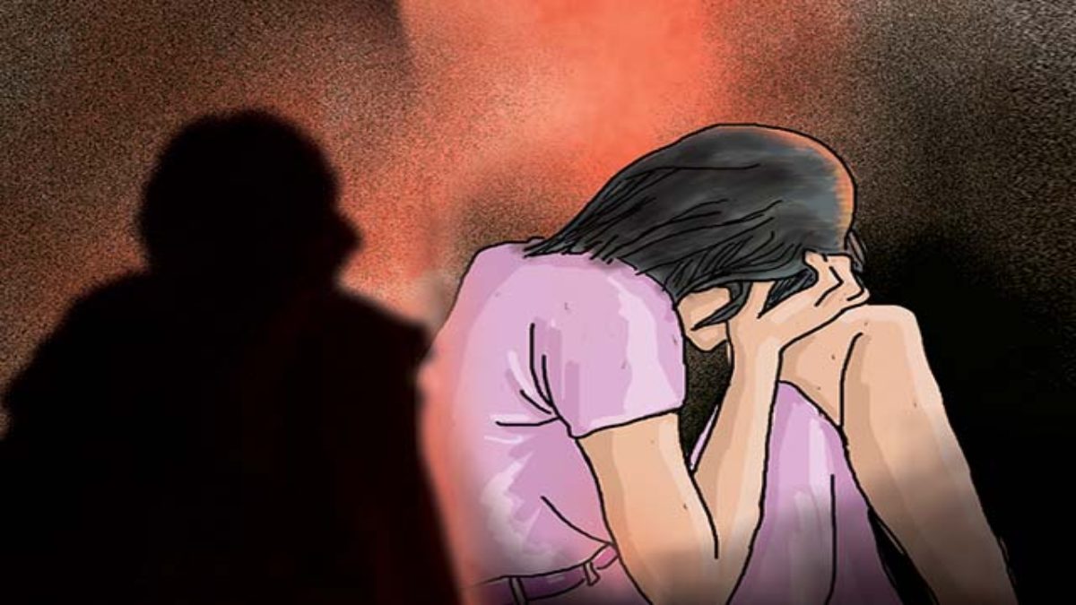 नाबालिग से अश्लील हरकत का अजीब मामलाः पति के छेड़छाड़ में पत्नी देती थी साथ, आरोपी दंपति गिरफ्तार