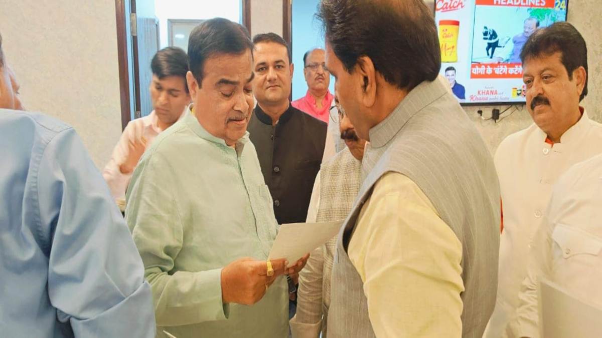 पूर्व मंत्री मूणत ने उठाया बड़ा मुद्दा… रिंग रोड-1 के दोनों ओर साढ़े 10 मीटर चौड़ी सर्विस रोड मांगी… केंद्रीय मंत्री गडकरी से 80 करोड़ देने की अर्जी