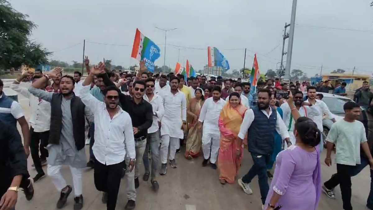 कांग्रेस का बड़ा प्रदर्शन VIDEO : कुरूद टोल प्लाजा का कांग्रेसियों ने किया घेराव, नाके पर CG 05 पासिंग गाड़ियों का टोल टैक्स फ्री करने की मांग