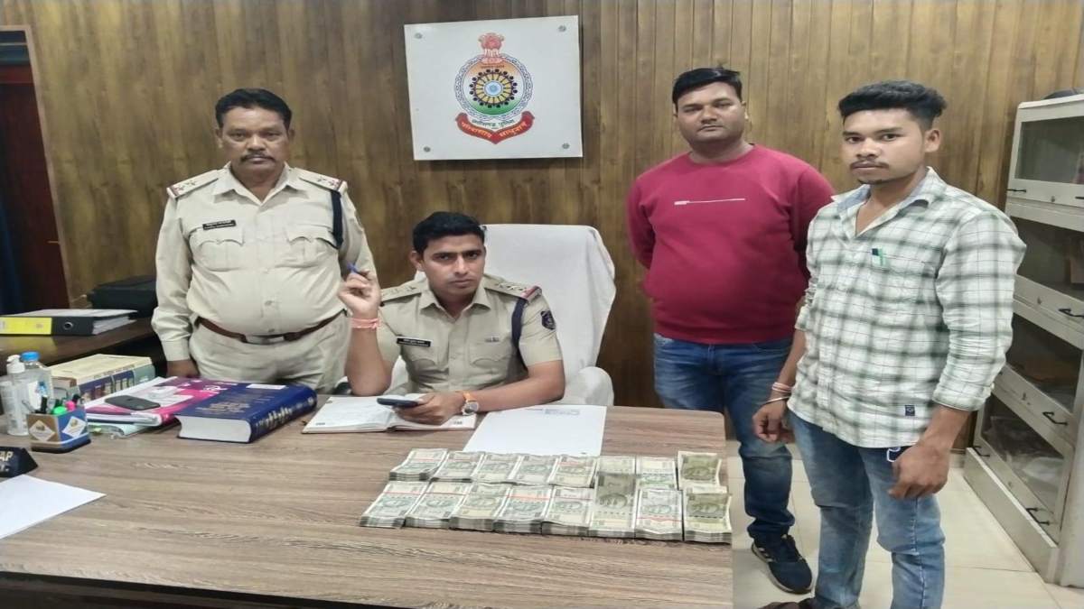 CG BREAKING : राजधानी में 8 लाख कैश जब्त, उपचुनाव चेकिंग अभियान के दौरान पुलिस को मिली बड़ी सफलता