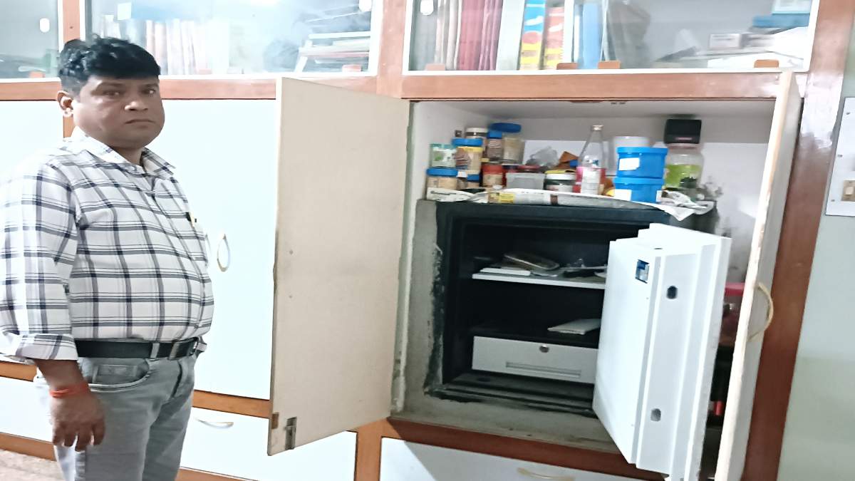 चोरी की बड़ी वारदात: पूर्व विधायक के मकान पर चोरों ने बोला धावा, 1.75 करोड़ के जेवरात और 35 लाख कैश किया पार