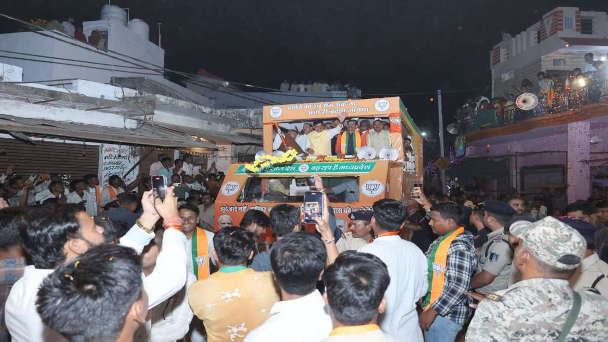 MP By-Election: CM डॉ मोहन ने रामनिवास रावत के समर्थन में किया रोड शो, बोले- ‘कांग्रेस की सरकार में डाकू…’
