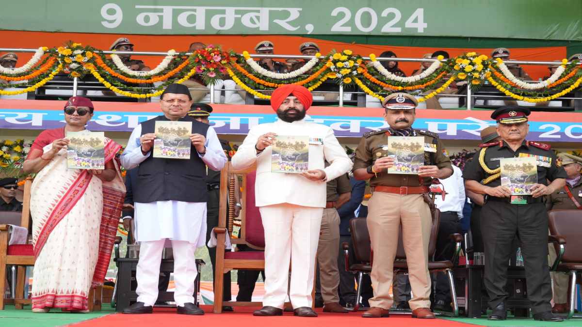 Uk 25th Foundation Day: राज्यपाल और सीएम ने ‘उत्तराखंड पुलिस पत्रिका’ का किया विमोचन, रैतिक परेड की ली सलामी