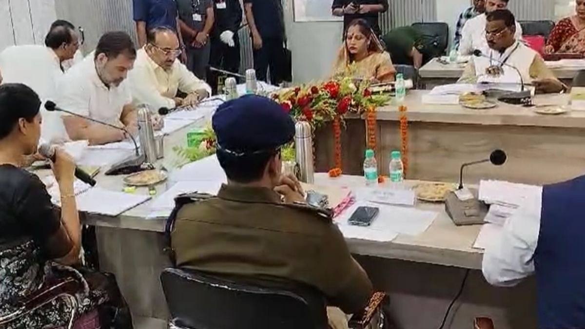दिशा बैठक खत्म: ‘हर घर जल’ योजना पर हुई चर्चा, इधर राज्य मंत्री दिनेश सिंह ने राहुल गांधी पर कसा तंज, जानिए क्या कहा?