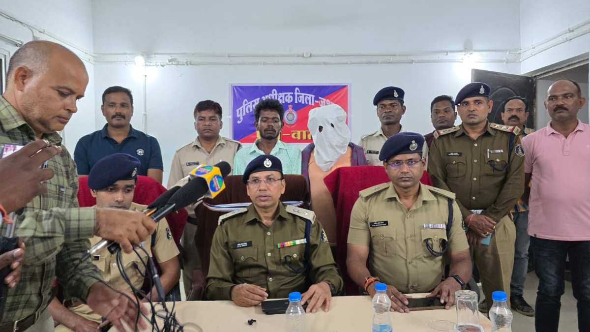 जशपुर गोलीकांड खुलासा: जेल में ही रची गई थी ग्राहक सेवा केंद्र में लूट की कहानी, 2 आरोपियों को पुलिस ने किया गिरफ्तार, 2 अब भी फरार