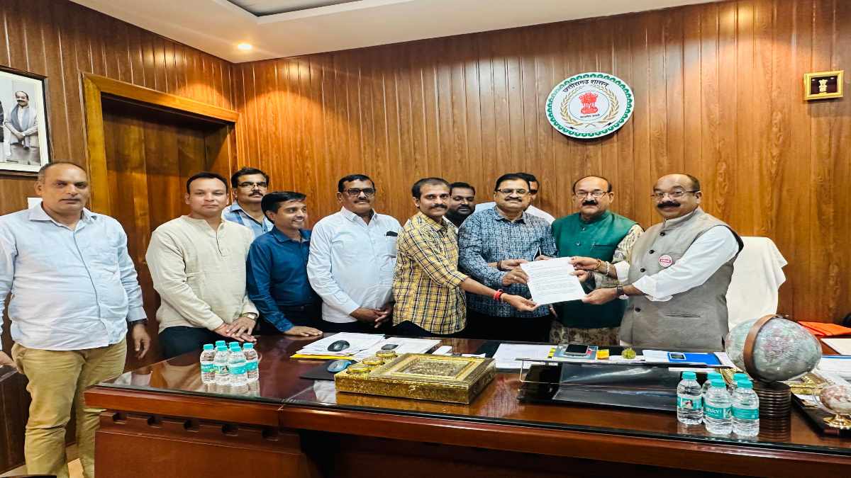 छत्तीसगढ़ को ‘ख’ वर्ग श्रेणी में शामिल करने की मांग ने पकड़ा जोर, विधि मंत्री अरुण साव से छत्तीसगढ़ीभाषी प्रतिनिधिमंडल ने की मुलाकात
