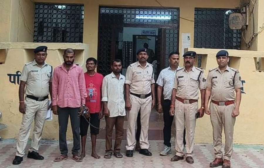 CG News: चोरी का माल खरीदने वाले कबाड़ियों पर पुलिस का शिकंजा, संचालक समेत 4 गिरफ्तार