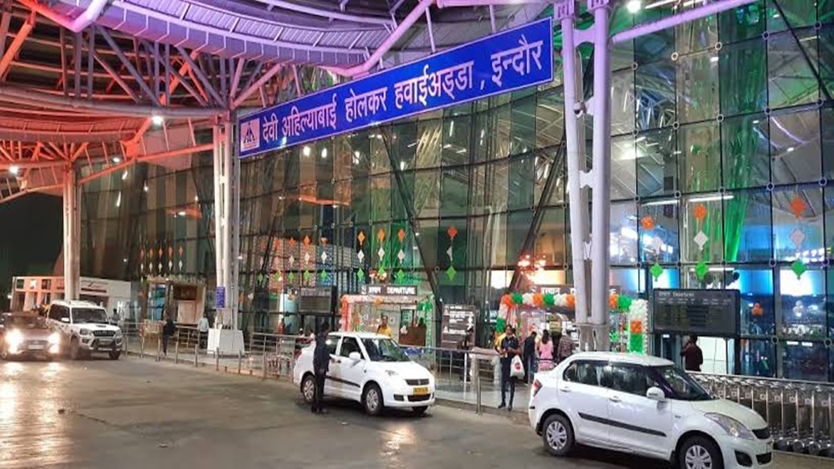 इंदौर एयरपोर्ट पहुंचते ही पकड़ाया शारजाह से आया यात्री, पासपोर्ट में गड़बड़ी मिलते ही हुई कार्रवाई, पूछताछ में किया ये बड़ा खुलासा