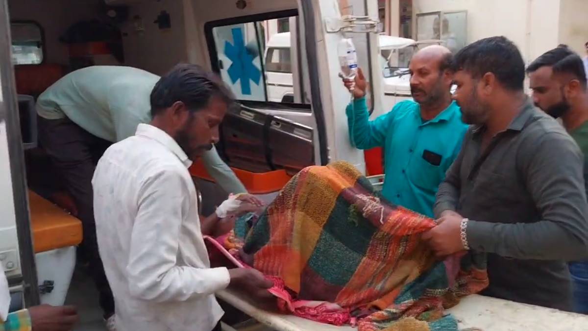 जबलपुर में खत्म हुआ वर्दी का खौफ! दिनदहाड़े घर घुसकर बुजुर्ग की चाकू गोदकर हत्या, बचाने आई पत्नी पर किए ताबड़तोड़ वार