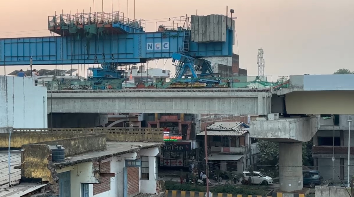 MP के सबसे बड़े फ्लाईओवर में हादसा: ऊंचाई से क्रेन गिरने की वजह से 3 कर्मचारी घायल, अस्पताल में भर्ती