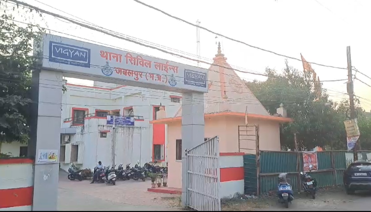MP में थानों के अंदर बन रहे मंदिरों पर लगी रोक, हाईकोर्ट ने मुख्य सचिव, DGP समेत इन्हें जारी किया नोटिस
