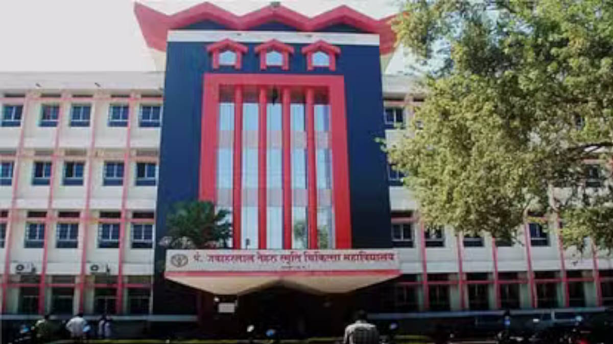 रैगिंग पर मेडिकल कॉलेज के पांच छात्र निलंबित, महीने भर तक अटेंड नहीं कर पाएंगे क्लास…