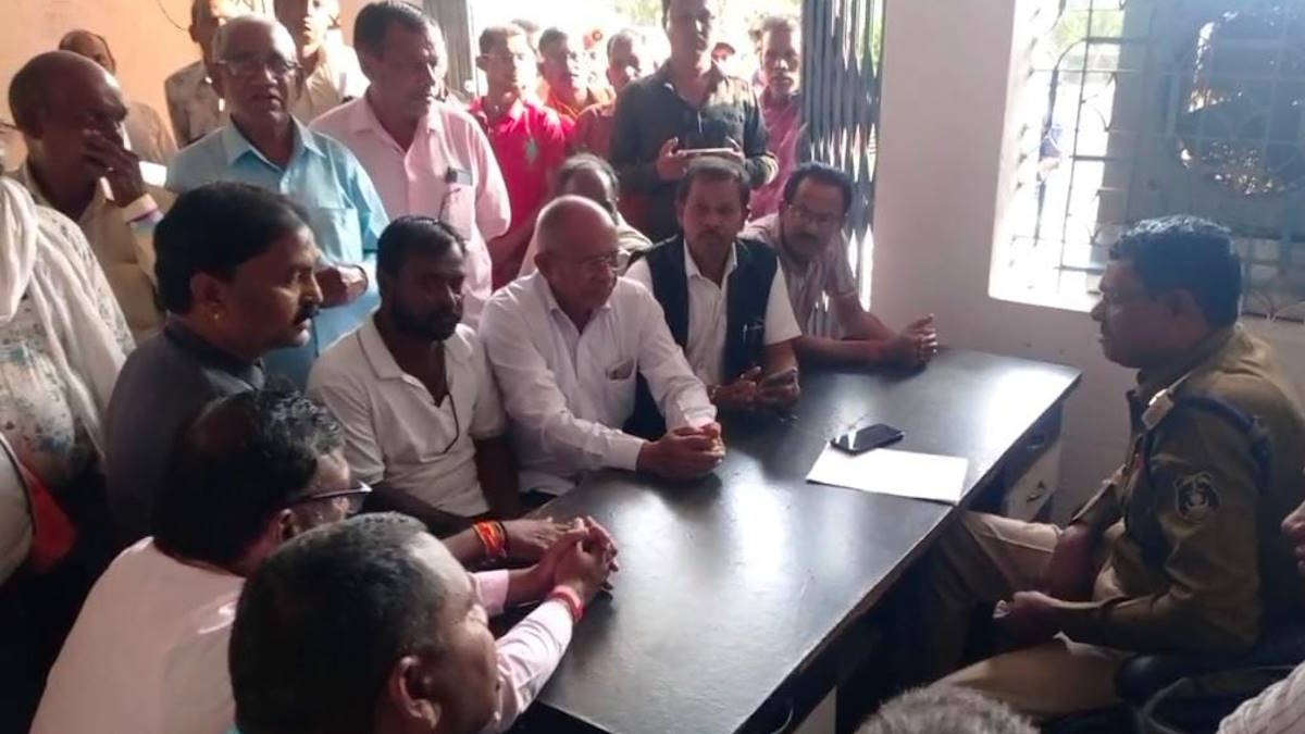 बंधक बनाकर युवती से सामूहिक दुष्कर्म, युवक के साथ उसके माता-पिता और दोस्त के खिलाफ मामला दर्ज…