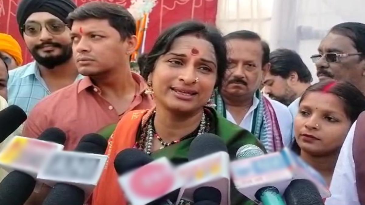 बुर्के में मतदान को लेकर मचा सियासी घमासान: BJP नेत्री माधवी लता ने बताया संविधान का अपमान, आदिवासियों के धर्मांतरण को लेकर कही यह बात
