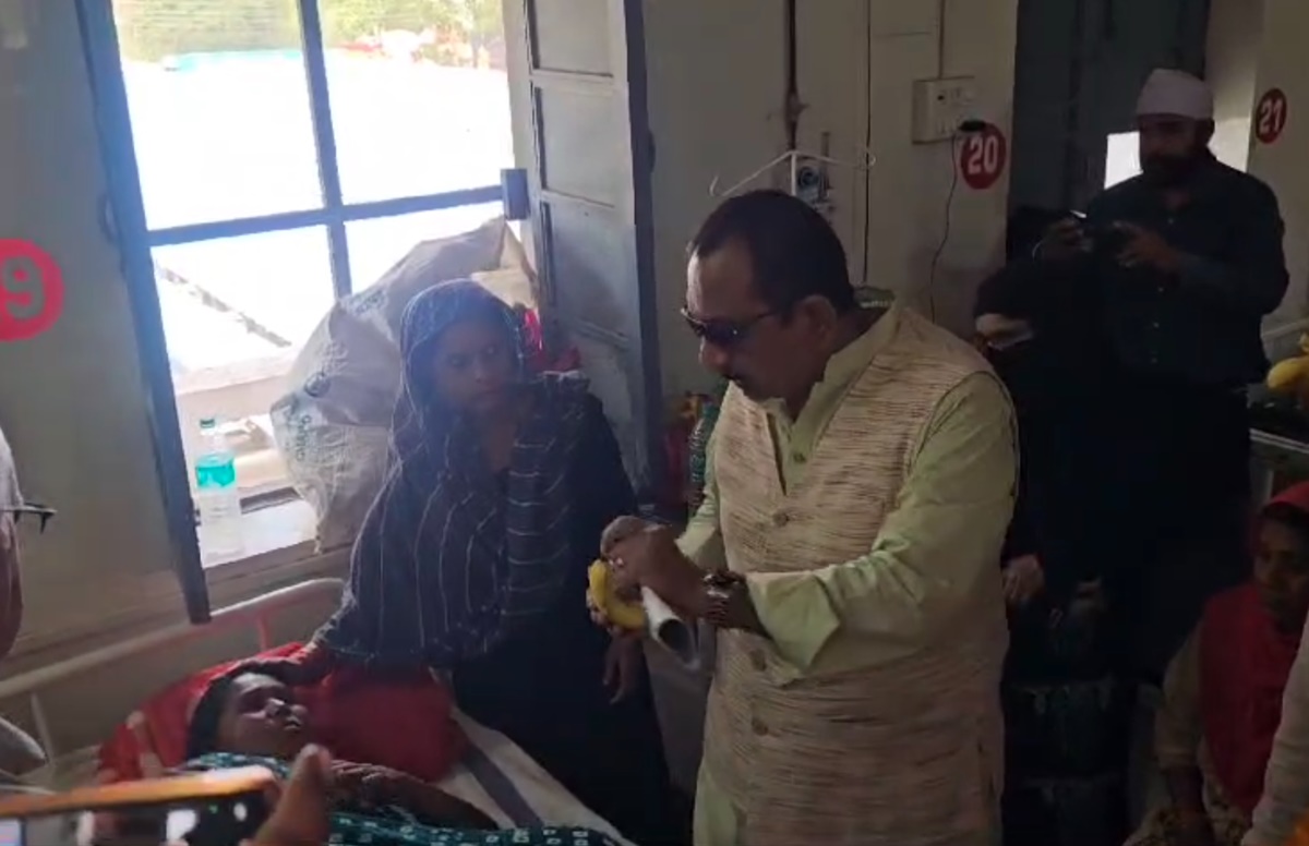 अस्पताल का निरीक्षण करने पहुंचे थे मंत्री, मरीज ने बुखार न उतरने की कर दी शिकायत, जानिए फिर डॉक्टर से क्या बोले नेताजी