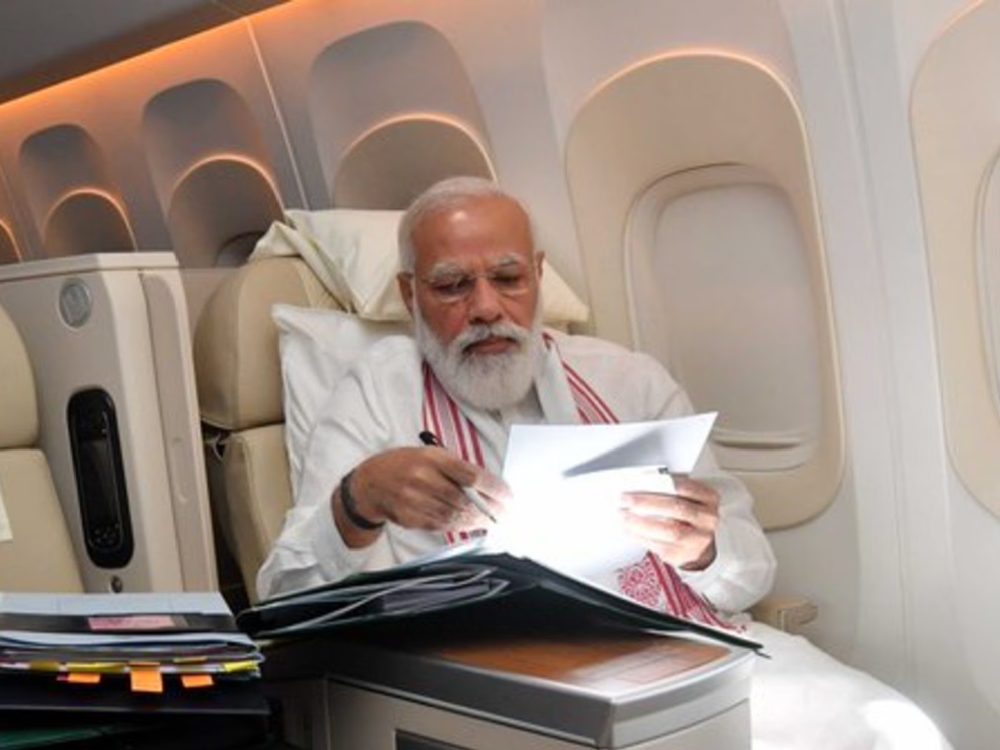 BIG BREAKING: पीएम नरेन्द्र मोदी के विमान में आई खराबी, देवघर एयरपोर्ट पर रुका रहा प्लेन