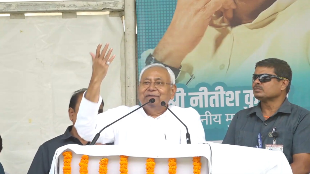 ‘अभी चुपचाप सुनो, ज्यादा मत बोलिए…’, मंच से अब किस पर भड़क गए नीतीश कुमार ?