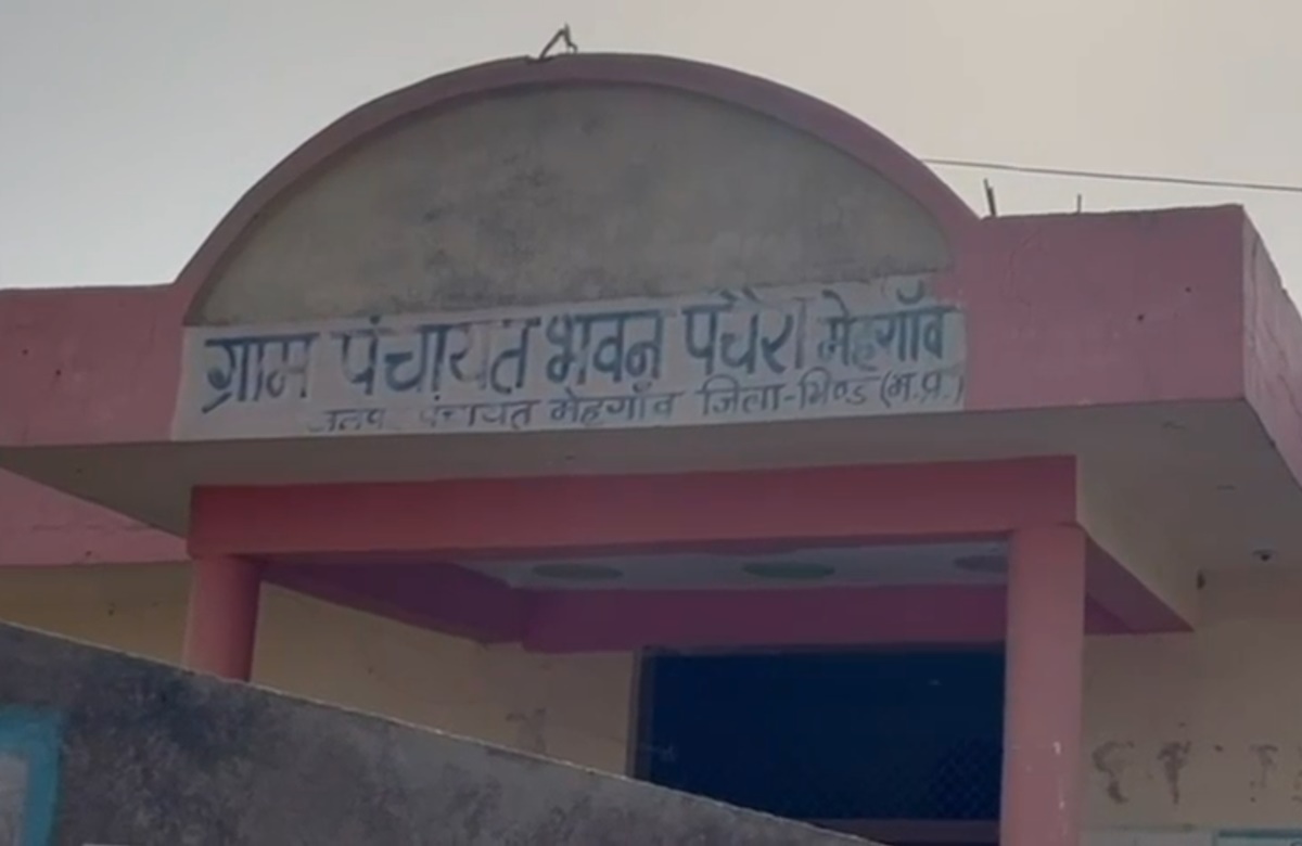 गोलमाल है भाई सब गोलमाल है! पंचायत में बड़ा घोटाला, सरपंच और पूर्व सचिव ने मजदूरों की जगह JCB से करा दिया मनरेगा का काम, 2 लाख रुपए का किया गबन 