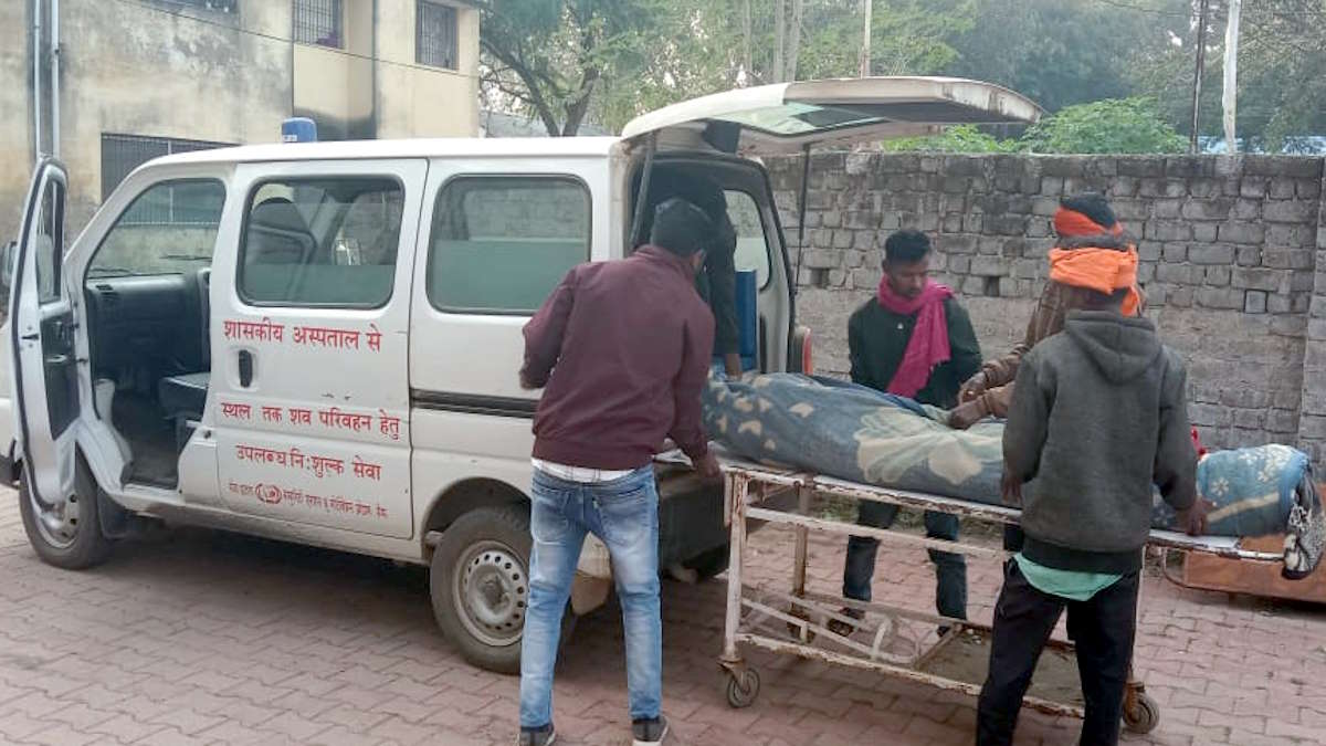 शर्मनाक : ‘मुक्तांजलि’ के ड्राइवर ने शव देने के बदले मांगी रकम, चंदा कर पंडो परिवार ने किया भुगतान…