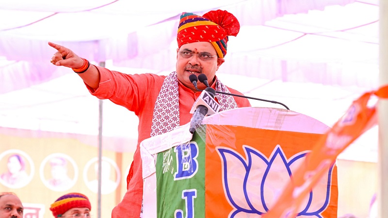 Rajasthan Politics: खींवसर में सीएम भजनलाल का कांग्रेस पर हमला, कहा- कांग्रेस को जेल और बेल की आदत, डोटासरा ने साधा बेनीवाल पर निशाना