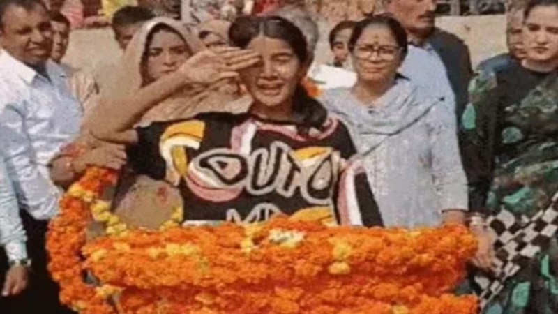 Rajasthan News: पंचतत्व में विलीन हुए झुंझुनू के लाल शहीद विनोद सिंह, बेटी ने दी मुखाग्नि